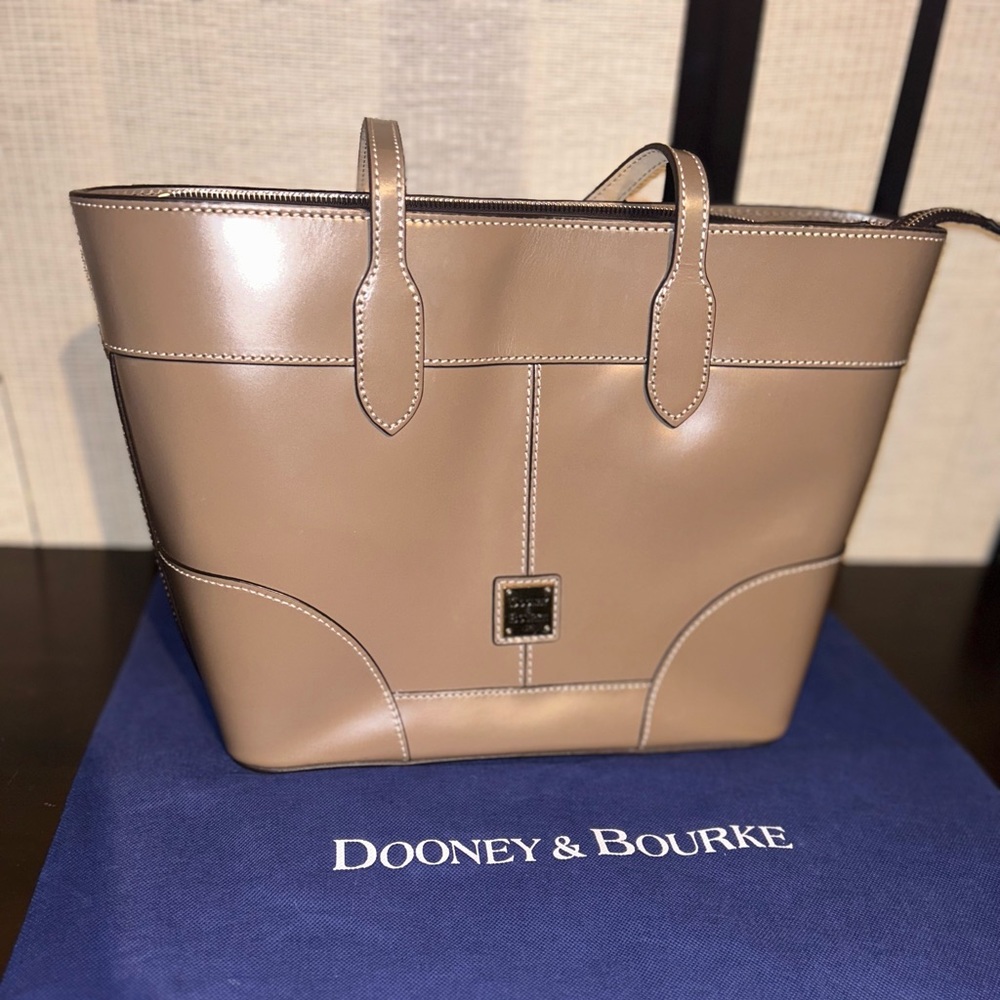 NWOT Dooney & Bourke Selleria Florentine Leather Tote